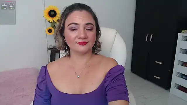Snapshot of Chiraz_hasnaa chatting on 12-19-24, 12:24 Chiraz hasnaa online show from 12-19-24, 12:24