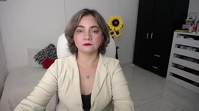 Snapshot of Chiraz_hasnaa chatting on 03-05-25, 11:05 Chiraz hasnaa online show from 03-05-25, 11:05