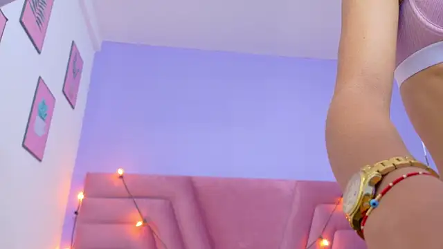 Beautifulskinny18 online show from 11-18-25, 07:50