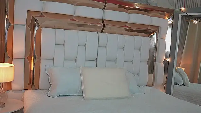 Snapshot of Beautifulskinny18 chatting on 04-26-26, 07:44 Beautifulskinny18 online show from 04-26-26, 07:44
