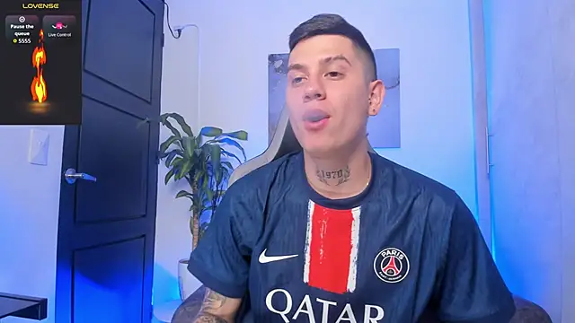 Yeiko Romero  online show from 10-16-25, 05:43