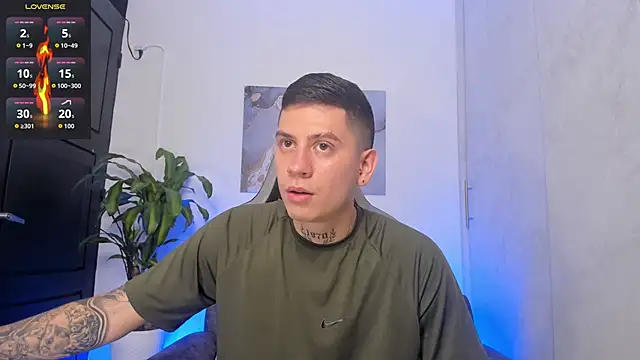 Yeiko Romero  online show from 10-11-25, 04:13