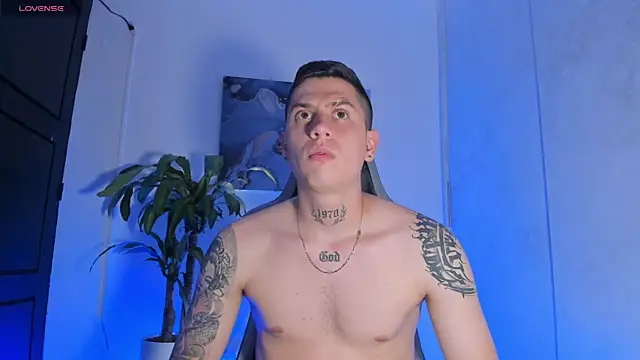 Yeiko Romero  online show from 12-22-25, 04:23