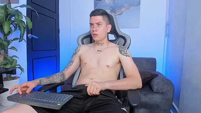 Yeiko Romero  online show from 09-23-25, 04:25