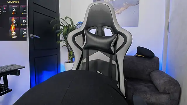 Yeiko Romero  online show from 10-15-25, 09:23