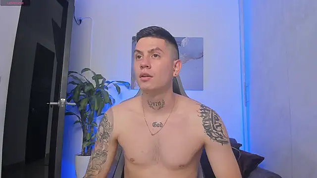 Yeiko Romero  online show from 10-23-25, 05:22