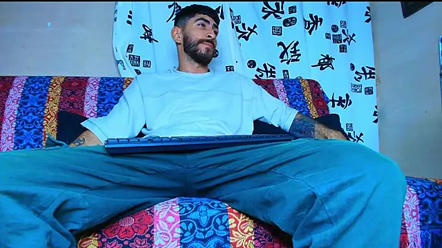 Thomass00 online show from 02-15-26, 05:52