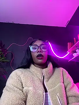 TIFFANYYSTAR online show from 11-28-25, 03:45