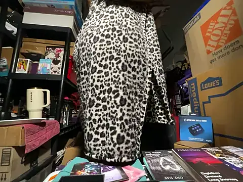 Snapshot of wynterheat chatting on 04-17-26, 09:45 wynterheat online show from 04-17-26, 09:45