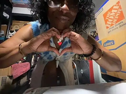 Snapshot of wynterheat chatting on 04-27-26, 09:46 wynterheat online show from 04-27-26, 09:46