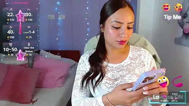 Snapshot of Paulina_627 chatting on 10-17-25, 04:53 Paulina 627 online show from 10-17-25, 04:53