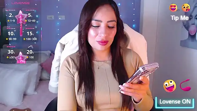 Snapshot of Paulina_627 chatting on 02-15-26, 05:01 Paulina 627 online show from 02-15-26, 05:01