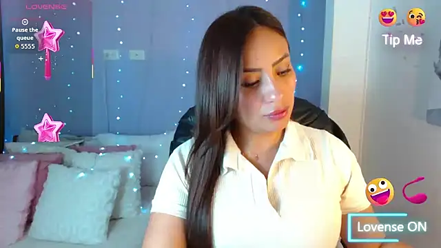 Snapshot of Paulina_627 chatting on 11-17-25, 02:32 Paulina 627 online show from 11-17-25, 02:32