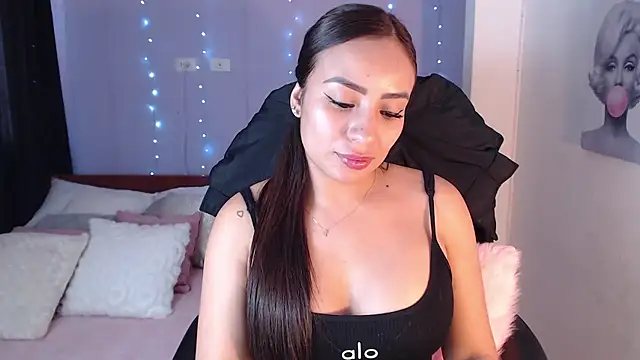 Snapshot of Paulina_627 chatting on 01-08-26, 05:19 Paulina 627 online show from 01-08-26, 05:19