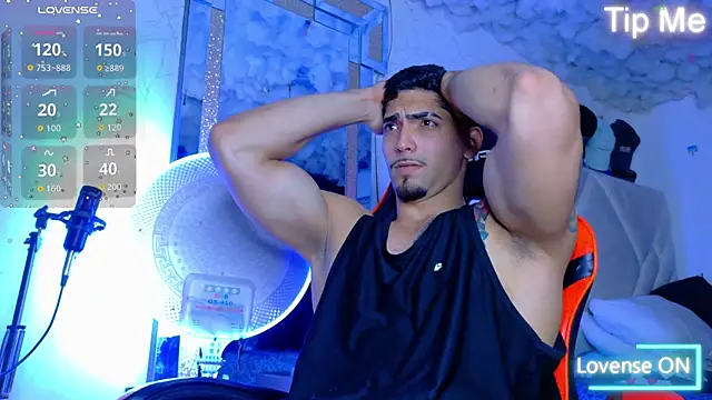 Snapshot of Rich_boy01 chatting on 10-13-25, 04:30 Rich boy01 online show from 10-13-25, 04:30