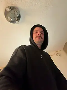Snapshot of Greyoff chatting on 05-19-26, 01:40 Greyoff online show from 05-19-26, 01:40