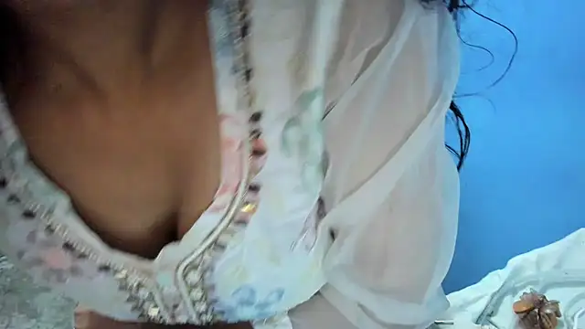 Snapshot of aarjulove chatting on 10-02-25, 09:12 aarjulove online show from 10-02-25, 09:12