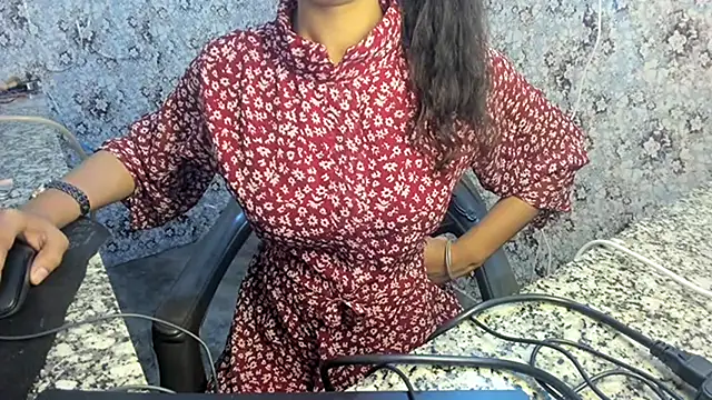 Snapshot of aarjulove chatting on 02-18-25, 04:26 aarjulove online show from 02-18-25, 04:26