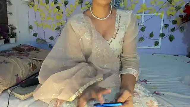 Snapshot of aarjulove chatting on 04-29-26, 04:33 aarjulove online show from 04-29-26, 04:33