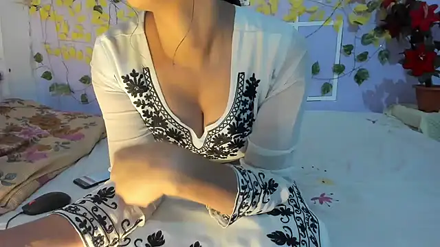Snapshot of aarjulove chatting on 05-05-26, 11:24 aarjulove online show from 05-05-26, 11:24