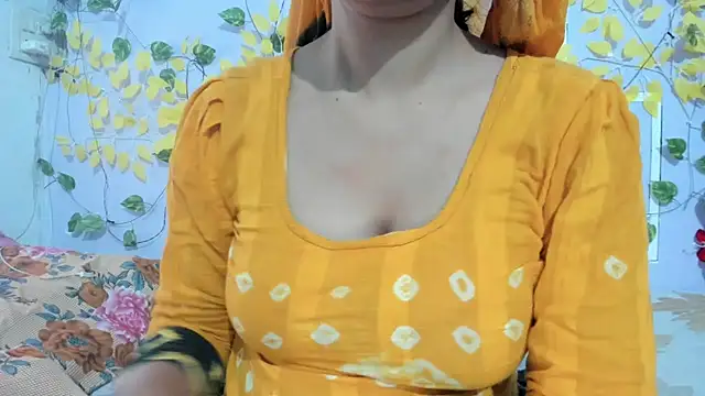 Snapshot of aarjulove chatting on 04-23-26, 12:29 aarjulove online show from 04-23-26, 12:29
