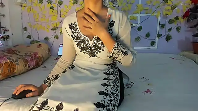Snapshot of aarjulove chatting on 05-06-26, 02:37 aarjulove online show from 05-06-26, 02:37