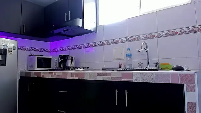 Emma-evans online show from 10-31-25, 02:46