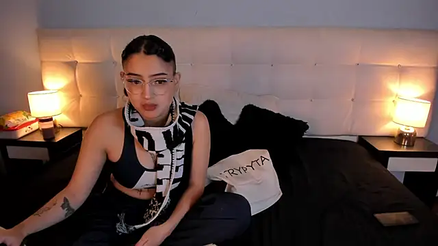 Snapshot of Zowi_Hottiee chatting on 01-22-25, 02:37 Zowi Hottiee online show from 01-22-25, 02:37