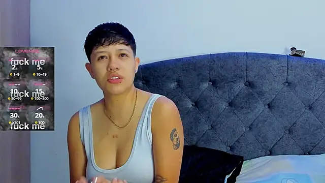 violet casper  online show from 02-05-25, 10:19