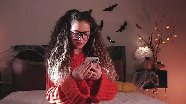 Denise Garciia online show from 10-31-25, 12:24