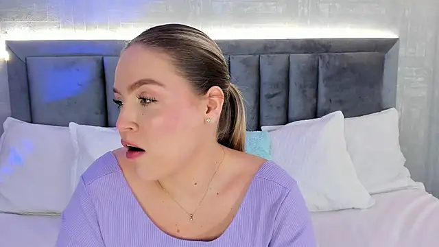 Snapshot of GaiaBaker chatting on 11-11-25, 04:57 GaiaBaker online show from 11-11-25, 04:57