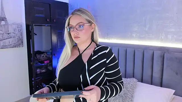 Snapshot of GaiaBaker chatting on 11-28-25, 01:55 GaiaBaker online show from 11-28-25, 01:55