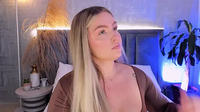 Snapshot of GaiaBaker chatting on 01-06-26, 04:00 GaiaBaker online show from 01-06-26, 04:00