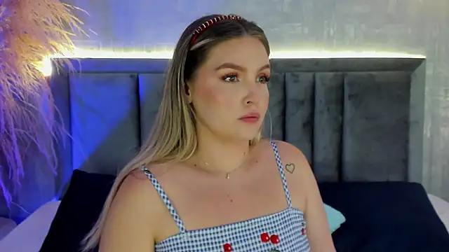 Snapshot of GaiaBaker chatting on 10-31-25, 04:14 GaiaBaker online show from 10-31-25, 04:14