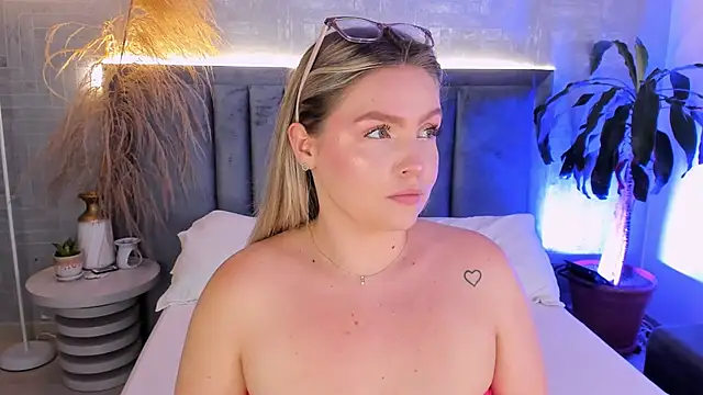 Snapshot of GaiaBaker chatting on 01-10-26, 06:36 GaiaBaker online show from 01-10-26, 06:36