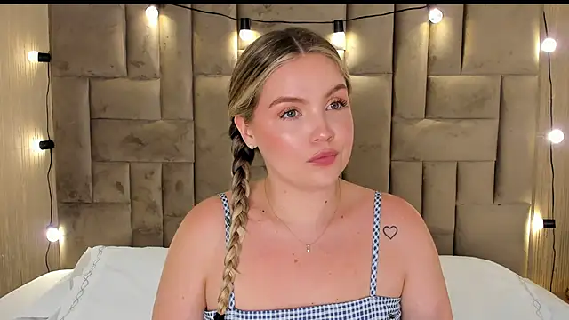 Snapshot of GaiaBaker chatting on 11-22-25, 06:29 GaiaBaker online show from 11-22-25, 06:29