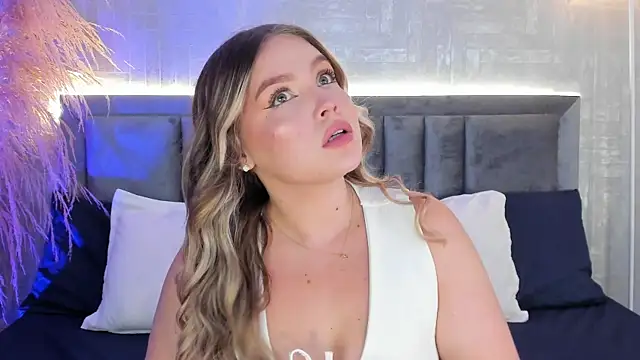 Snapshot of GaiaBaker chatting on 10-29-25, 01:32 GaiaBaker online show from 10-29-25, 01:32