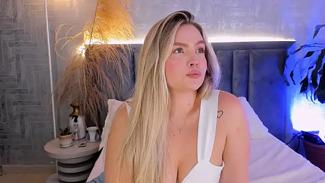 Snapshot of GaiaBaker chatting on 12-22-25, 04:51 GaiaBaker online show from 12-22-25, 04:51