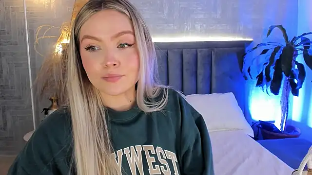 Snapshot of GaiaBaker chatting on 12-17-25, 03:28 GaiaBaker online show from 12-17-25, 03:28