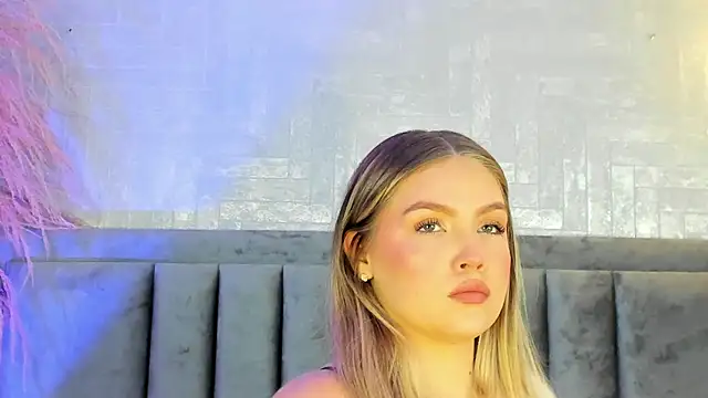 Snapshot of GaiaBaker chatting on 10-27-25, 01:01 GaiaBaker online show from 10-27-25, 01:01