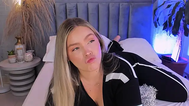 Snapshot of GaiaBaker chatting on 01-11-26, 12:23 GaiaBaker online show from 01-11-26, 12:23