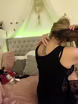 lolavalecuatro online show from 09-17-25, 10:34