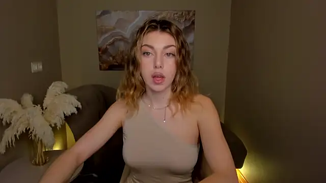 MollyMeltorr online show from 10-11-25, 01:06