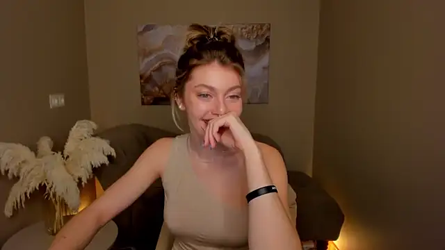 MollyMeltorr online show from 10-05-25, 01:18