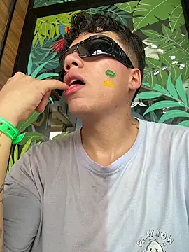 Logan smith1 online show from 11-10-25, 04:23