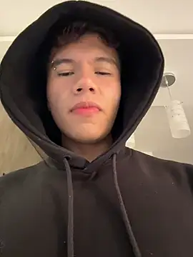 Logan smith1 online show from 04-05-26, 08:10