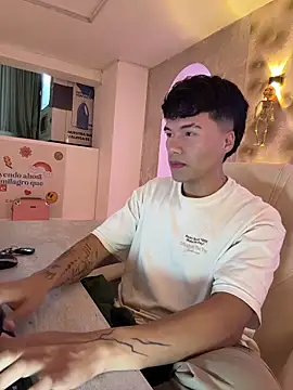 Logan smith1 online show from 10-28-25, 05:18