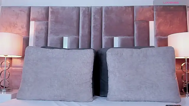 Nia Bunny online show from 10-25-25, 01:56