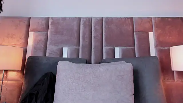 Nia Bunny online show from 11-19-25, 12:16