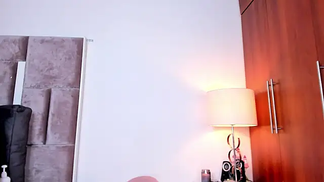 Nia Bunny online show from 05-15-26, 01:42